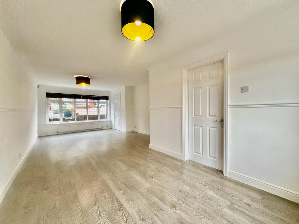 Roehampton Rise, Ardsley, Barnsley, S715BN