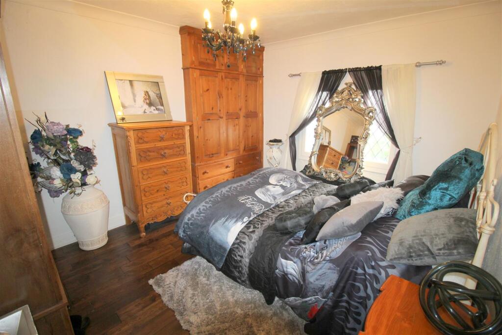 Leach Lodge Farm 2nd bed.JPG