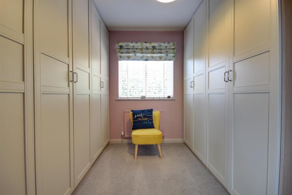 Dressing Room/Ex Bed 4