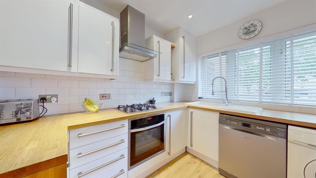 Beemans-Row-Earlsfield-SW18-05262021_211829.jpg