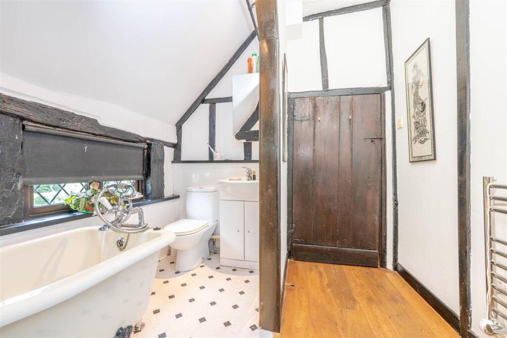 'Jack &amp; Jill' Bathroom