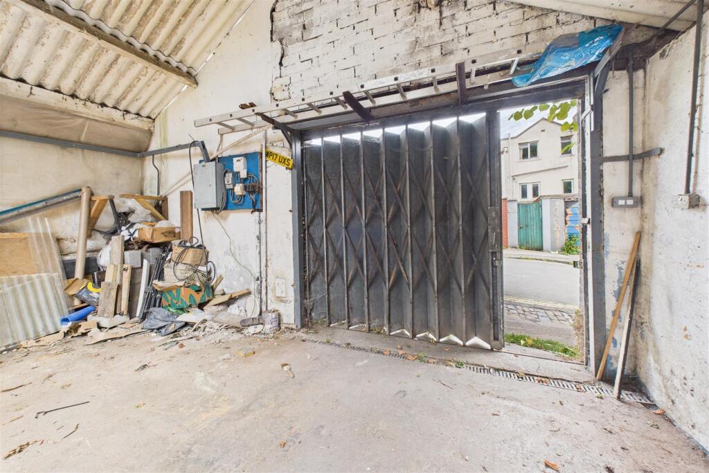 3A Richmond Road, Montpelier, Bristol BS6 5EN | Fr