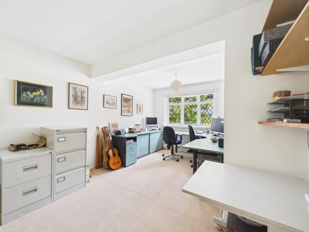 CAM01354G0-PR0550-STILL001