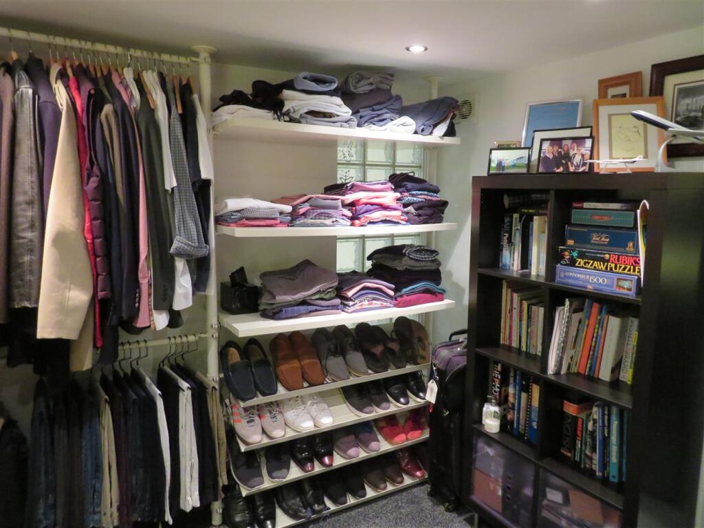 247 Milton Wardrobe2.JPG