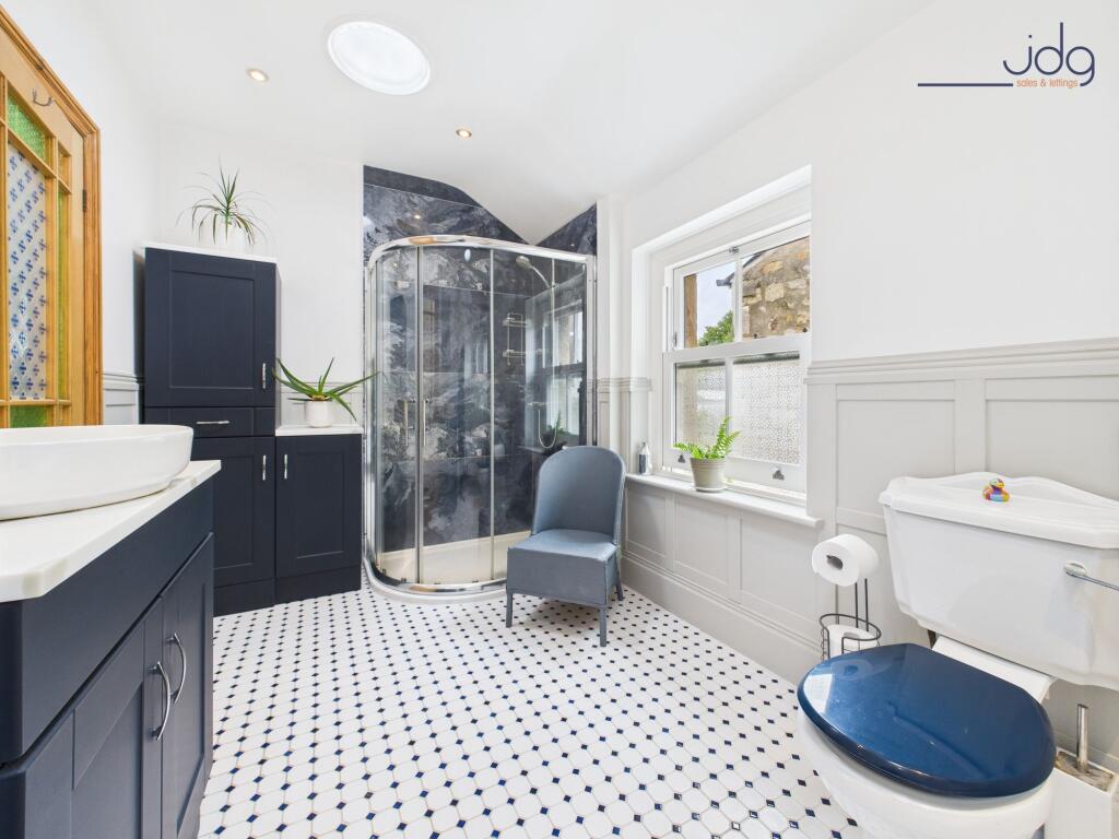 Family four piece bathroom