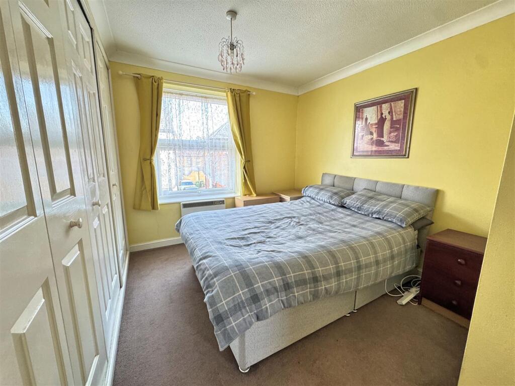 Bedroom 1.jpg