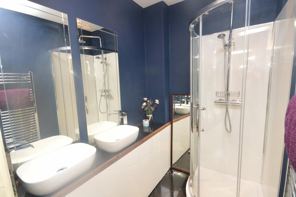 Studio Shower Room