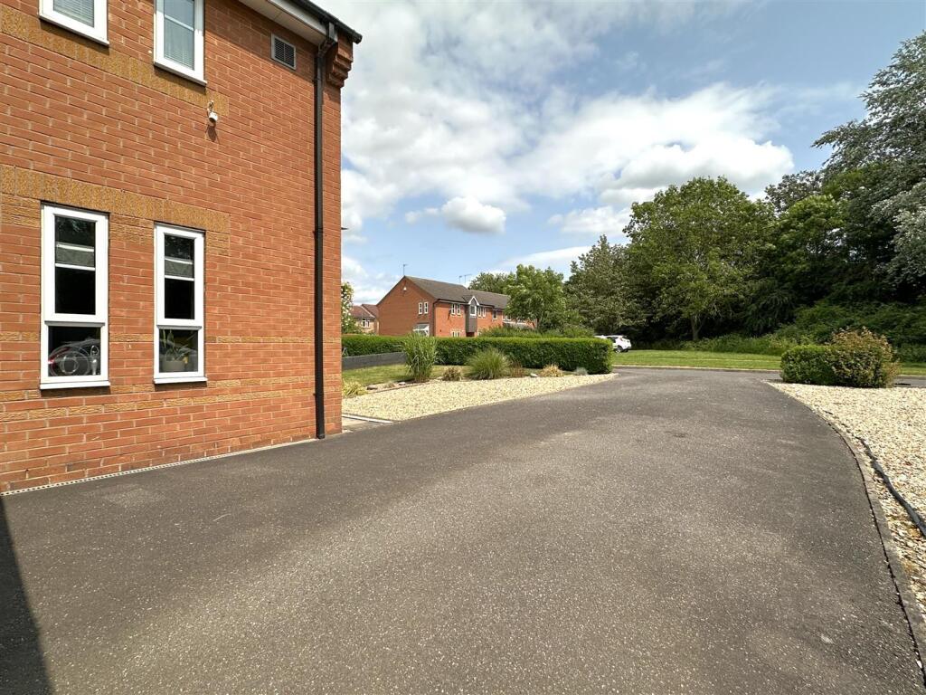 Substantial Driveway 271