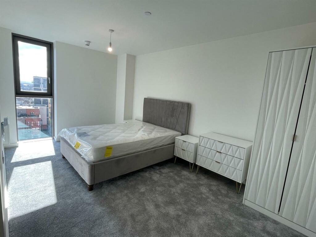 Bedroom 1.jpg