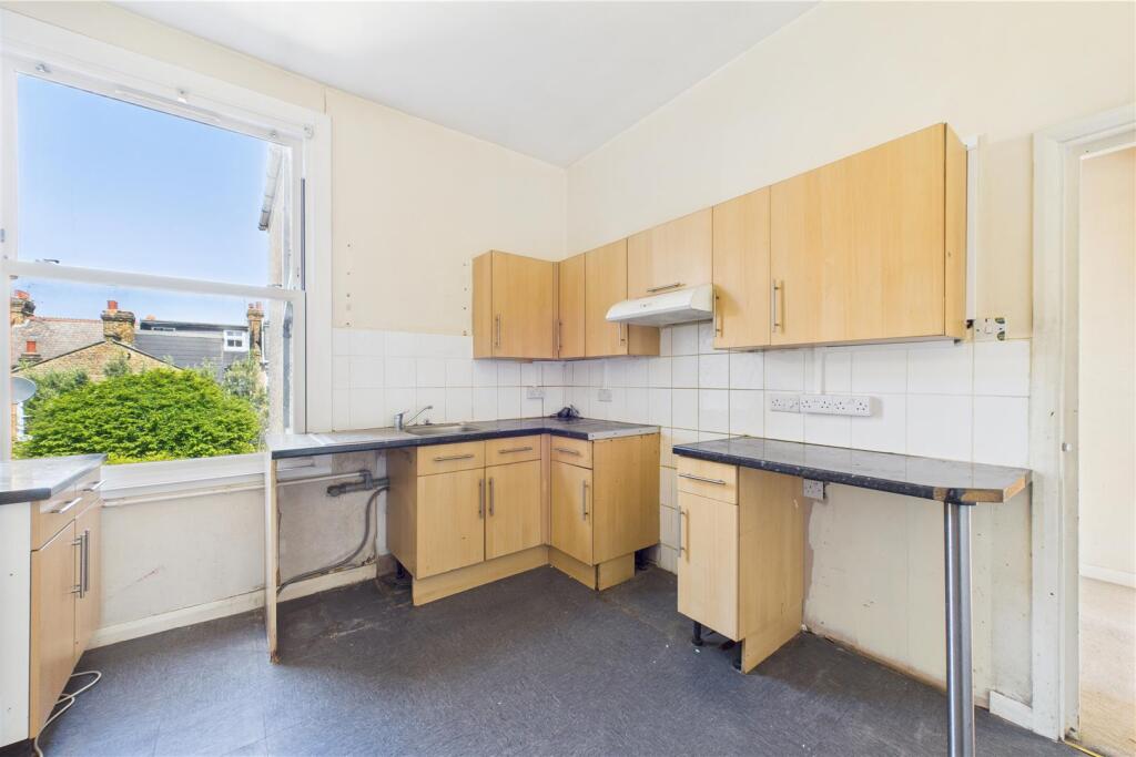 Flat B - kitchen