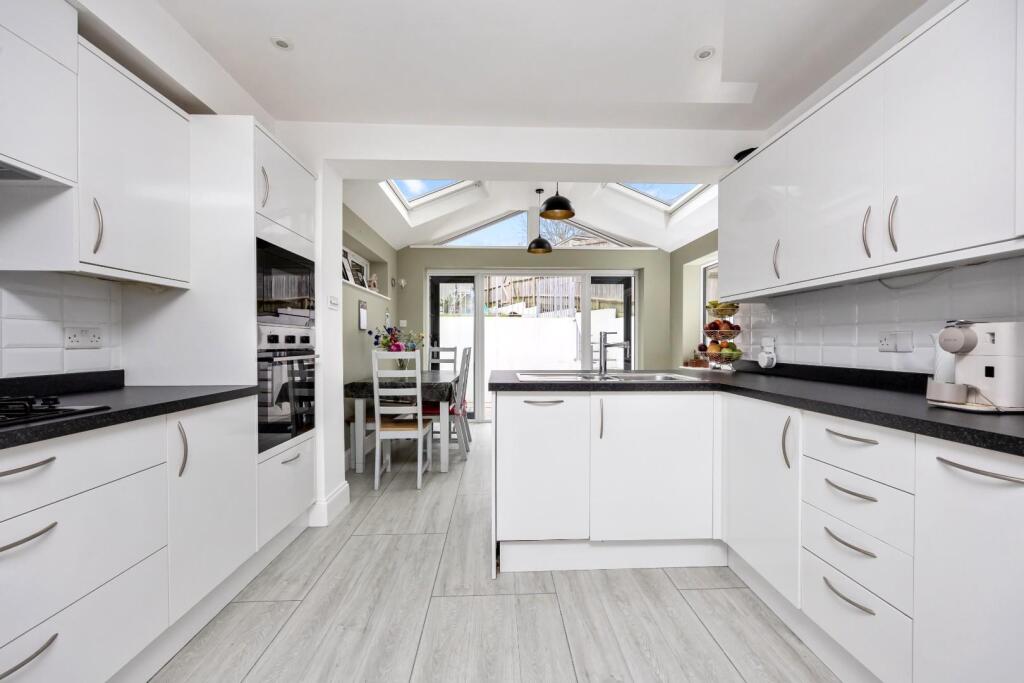 kitchen (2).jpg