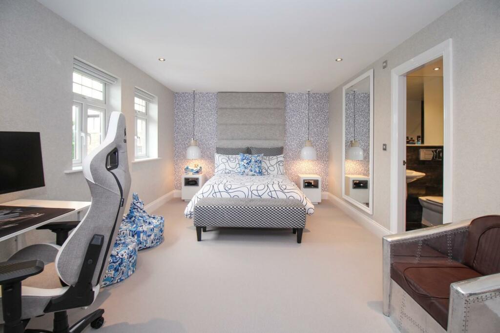 13  Bedroom-2.jpg