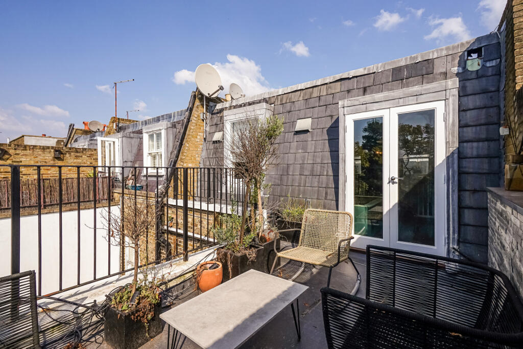 property in Ifield Road, 
Chelsea, SW10