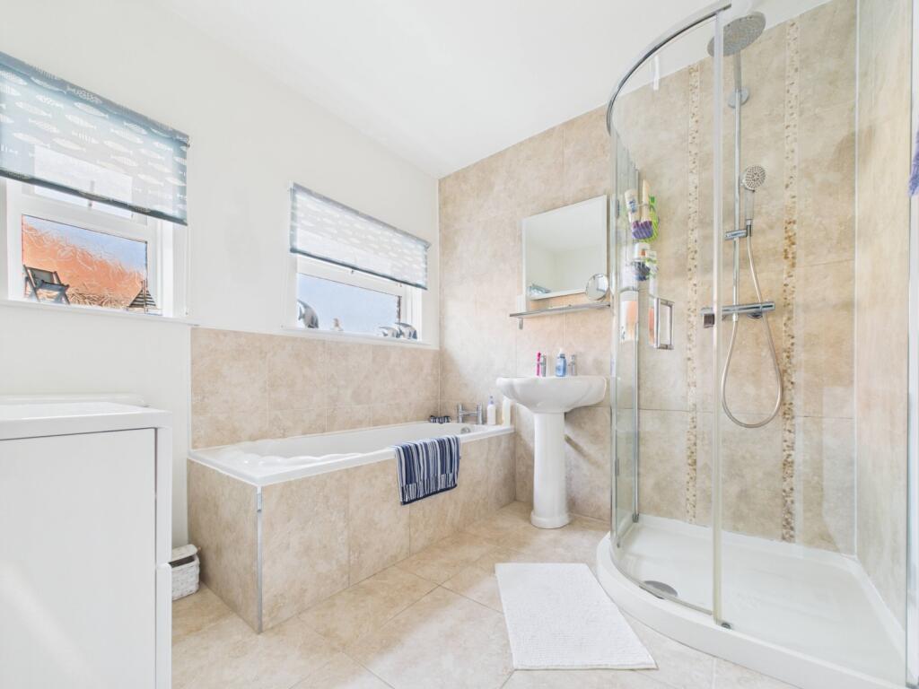 CAM02195G0-PR0092-STILL020