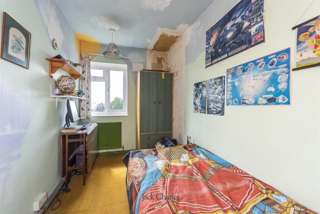 43 Burns Crescent, TN9 2PT 009.jpg