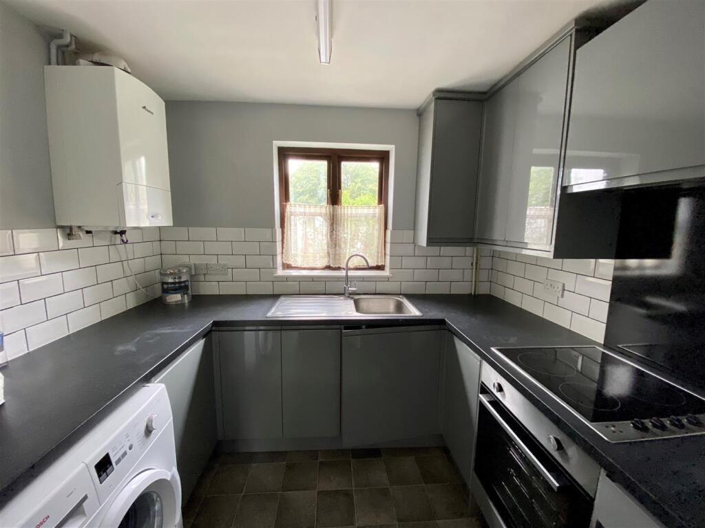 20 Lygon kitchen.jpg