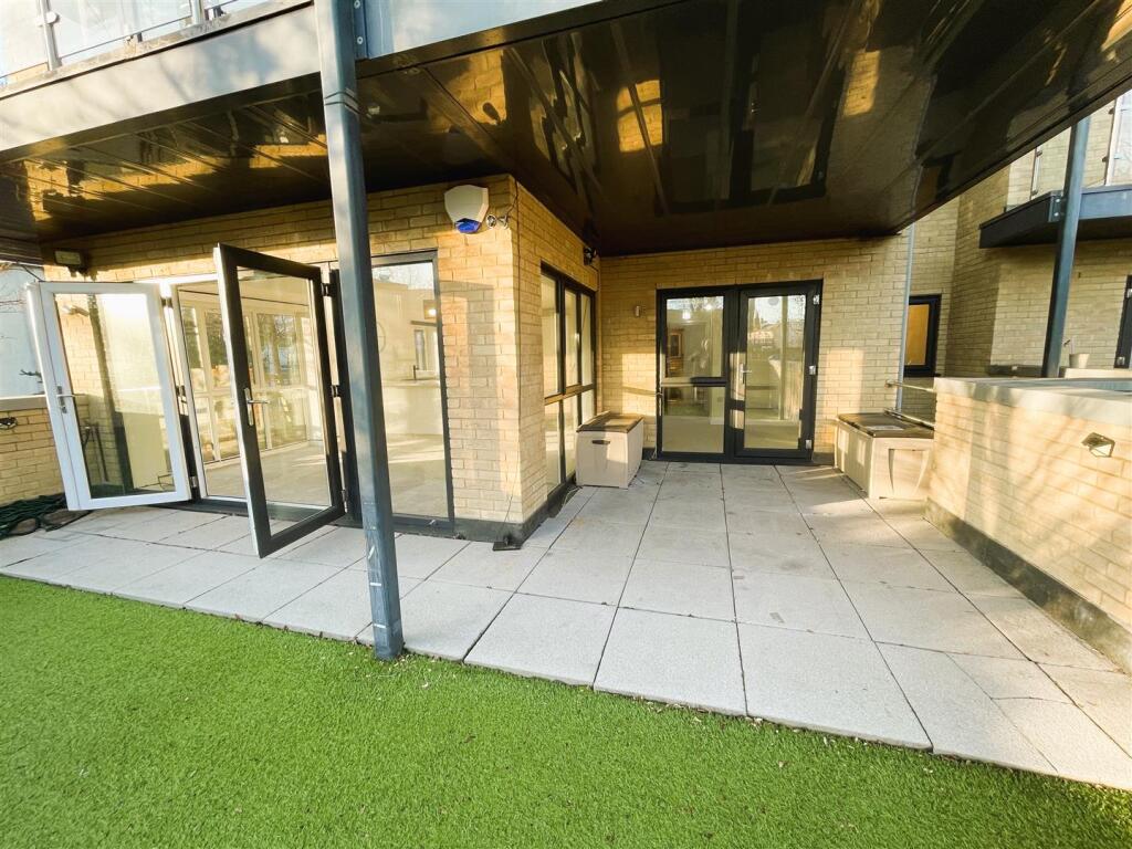 7 Simco Court roof terrace 3.jpeg