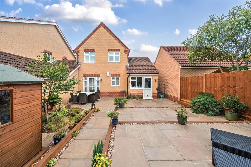 11 Herbert Gardens, Towcester (7).jpg