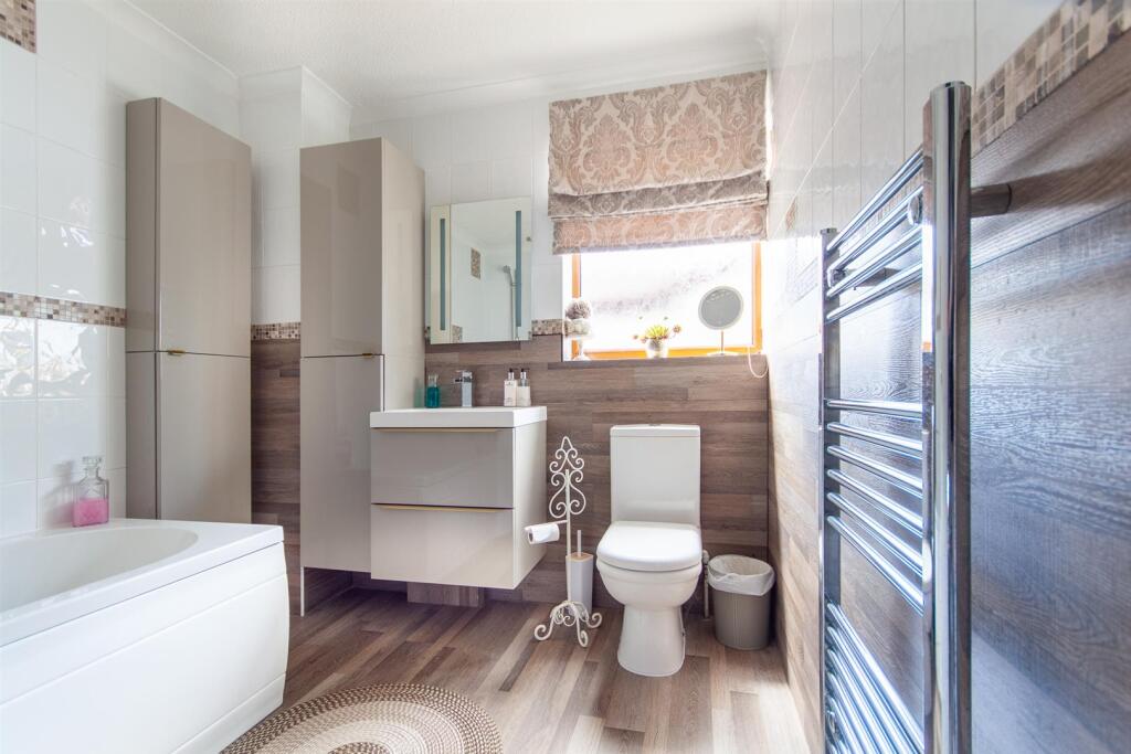 5 Rochester Close 33.jpg