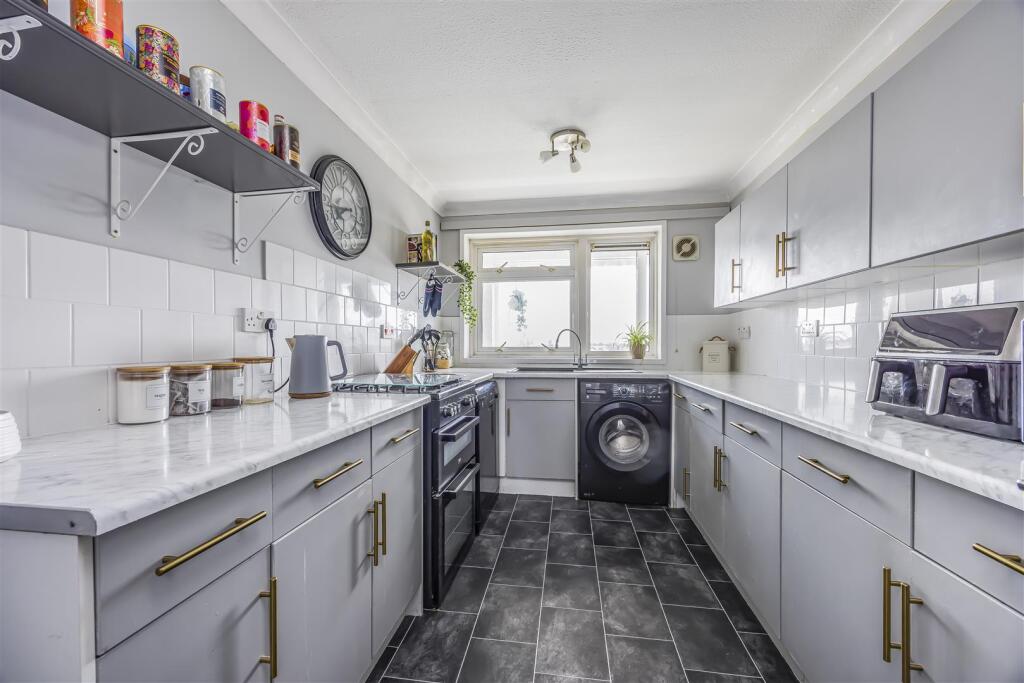 Flat 6 Gosport House, Prospect Lane, Havant-Portic