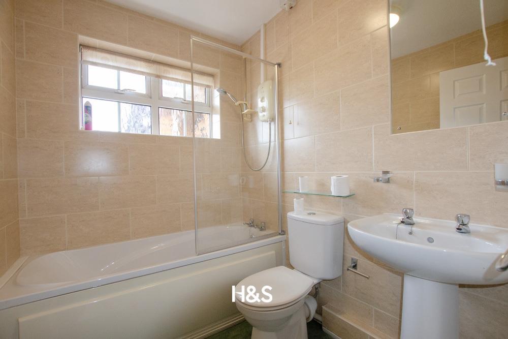 4 Falkwood - bathroom.jpg