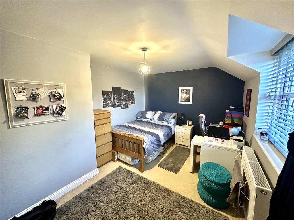 Front Double Bedroom 4