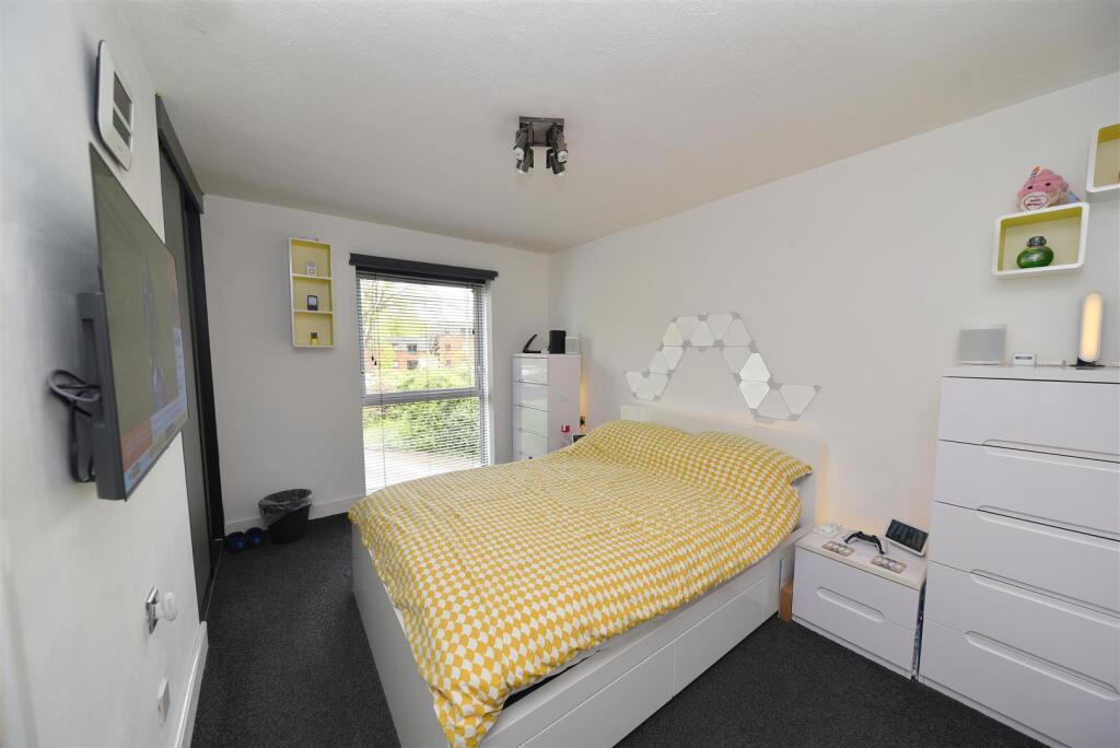 bedroom.JPG