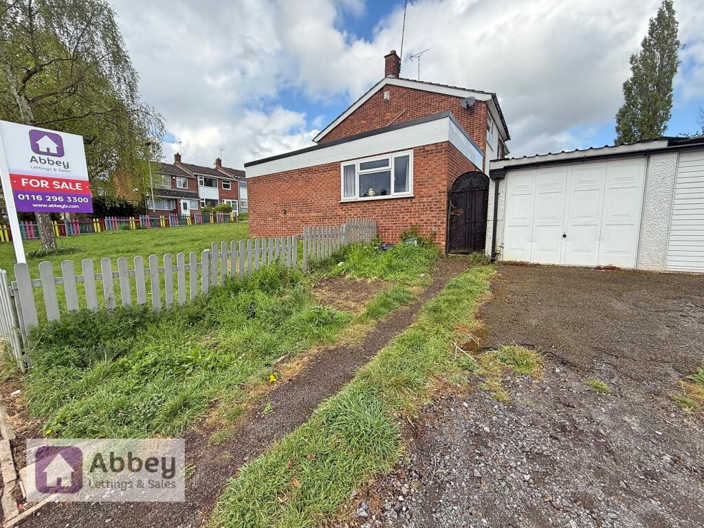 Side Access &amp; Single Garage