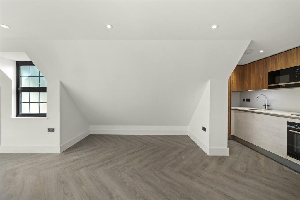Flat 5 - 7, Sudbury Hill Close ,  - RmPQ6tCy58PUOf