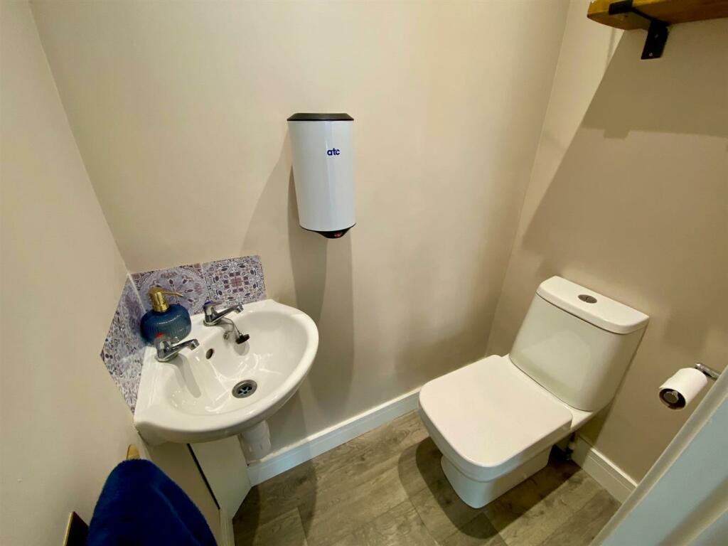 manor park 44 wc.jpg