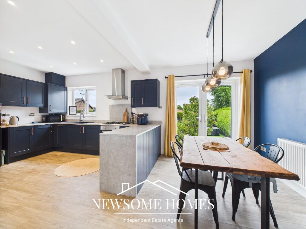 Kitchen/ Dining Room