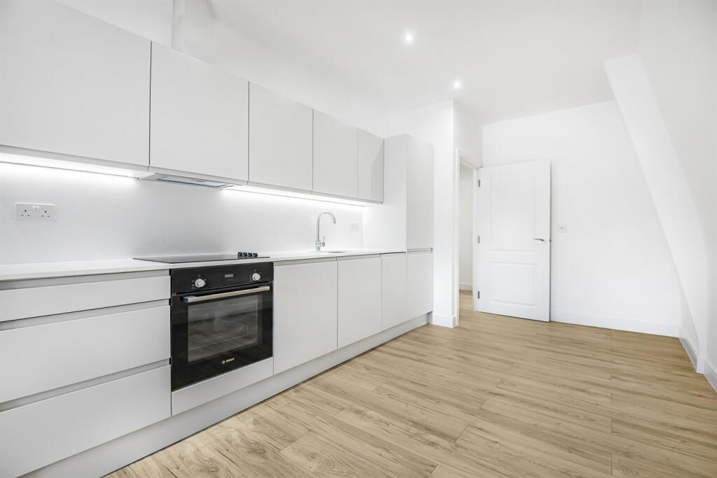 Open plan kitchen/di