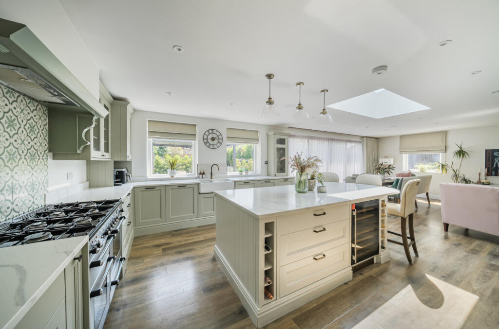 1309864-8-685438c...