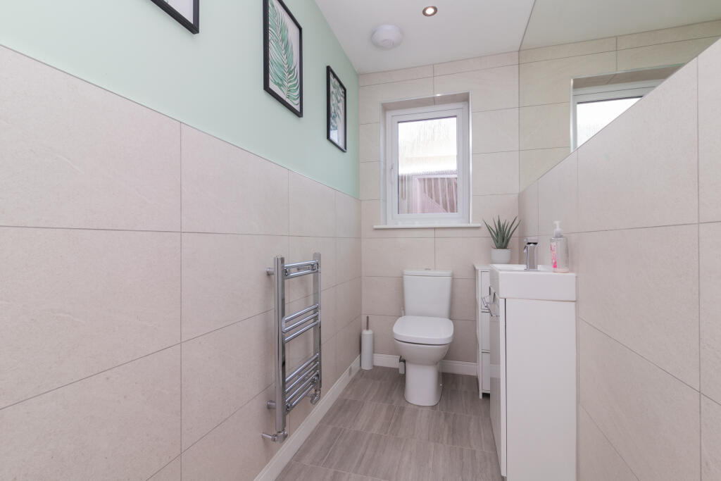 18 cowan avenue pa5 9fg L-23