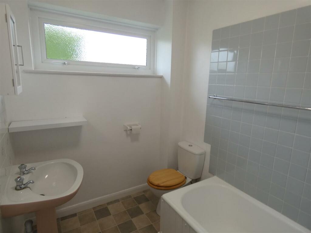 Bathroom.JPG
