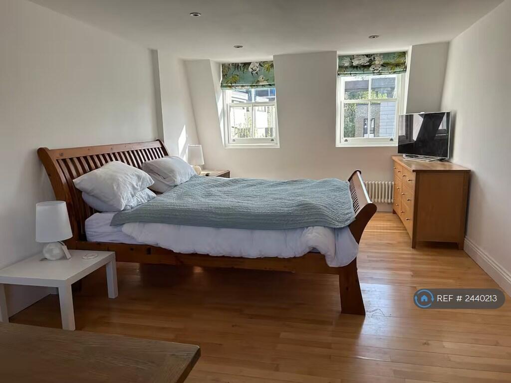 Dual Aspect Master Bedroom