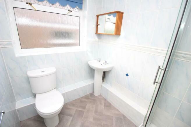 39 porset close shower room..jpg