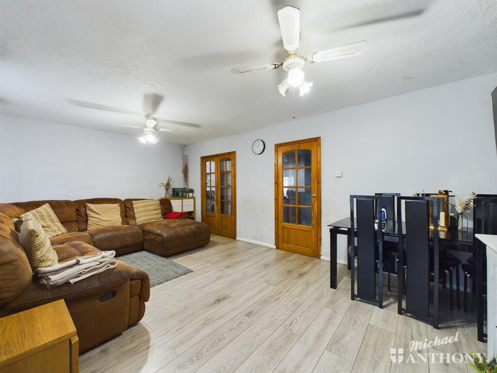 CAM02773G0-PR0225-STILL013