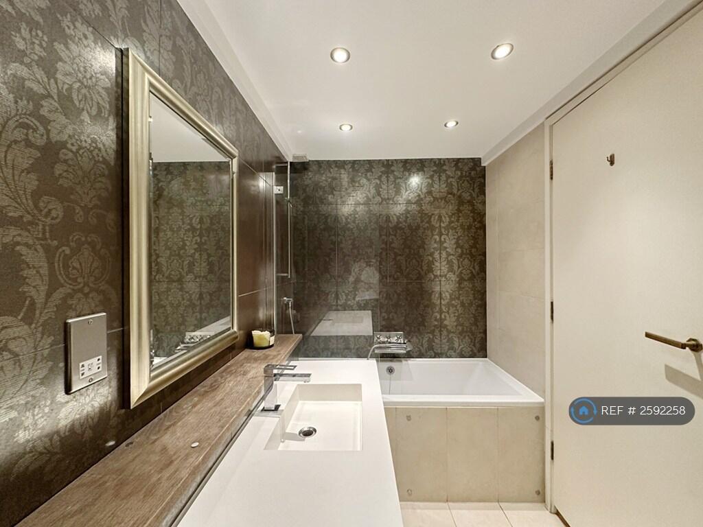 En-Suite Bathroom In The Second Bedroom