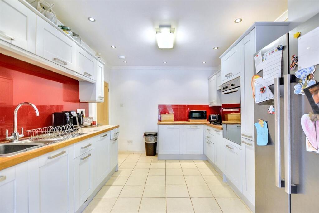 Kitchen_2.jpeg