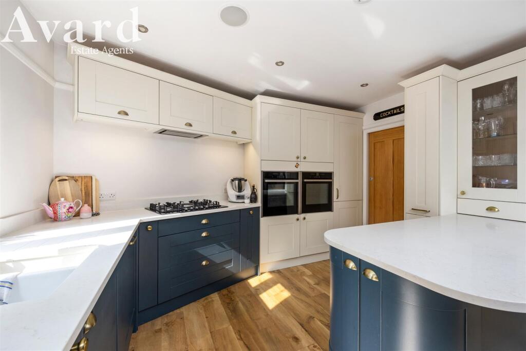 Greenfield Crescent, 46-012.JPG