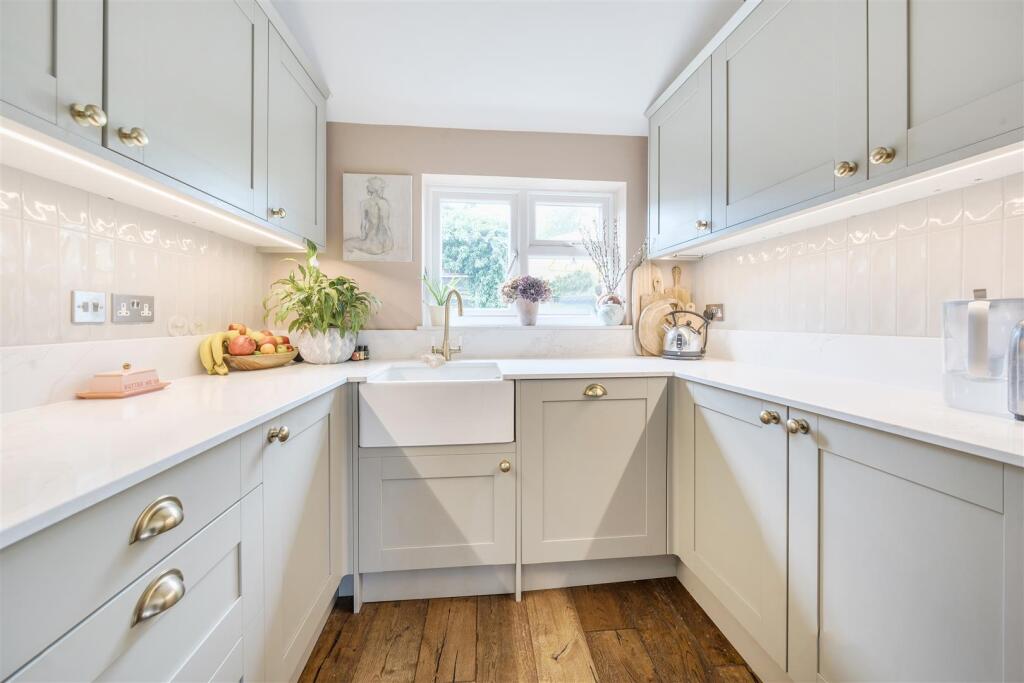 Oakleigh Drive - Kitchen.jpg