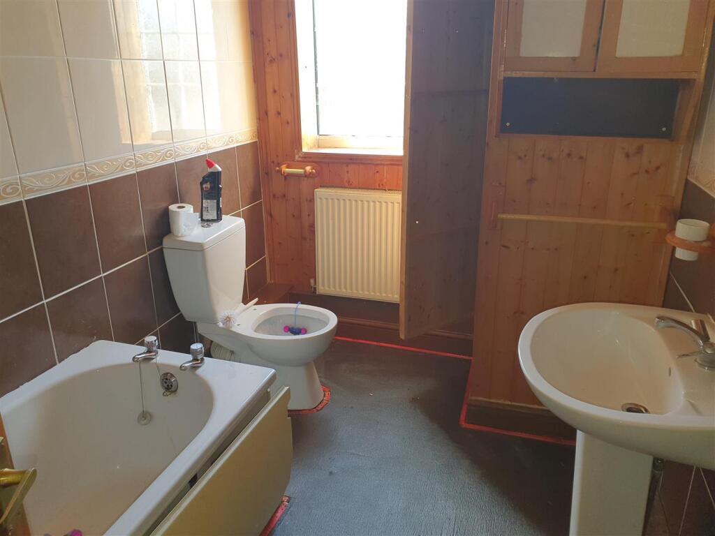 BATHROOM/W.C