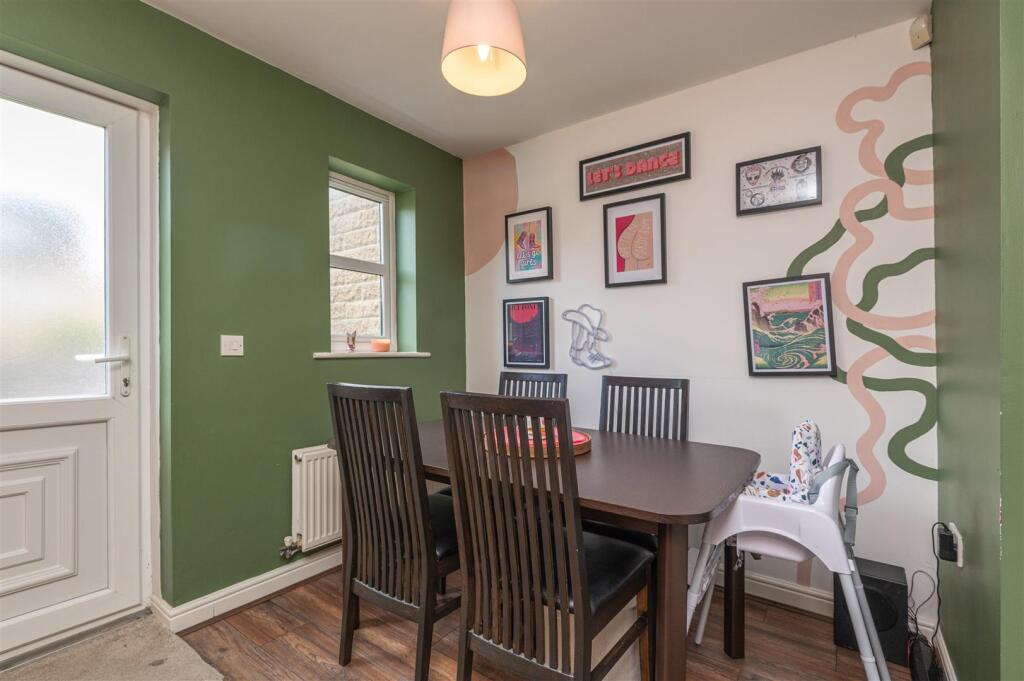 21 - 18 Long Hill Road HD2 1PJ.jpg