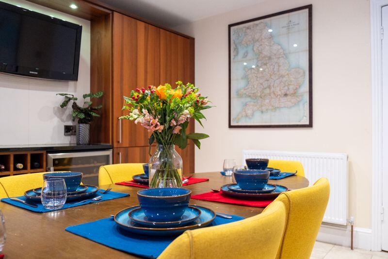 Kitchen/ Breakfast Room