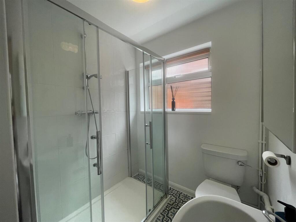 Shower Room.jpg