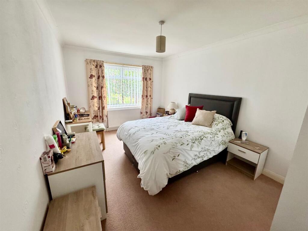 Bedroom 1.jpg