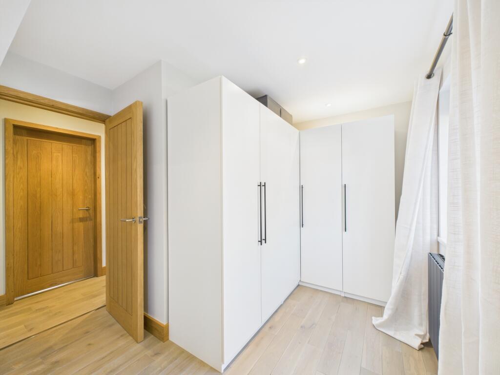 CAM02023G0-PR0129-STILL004