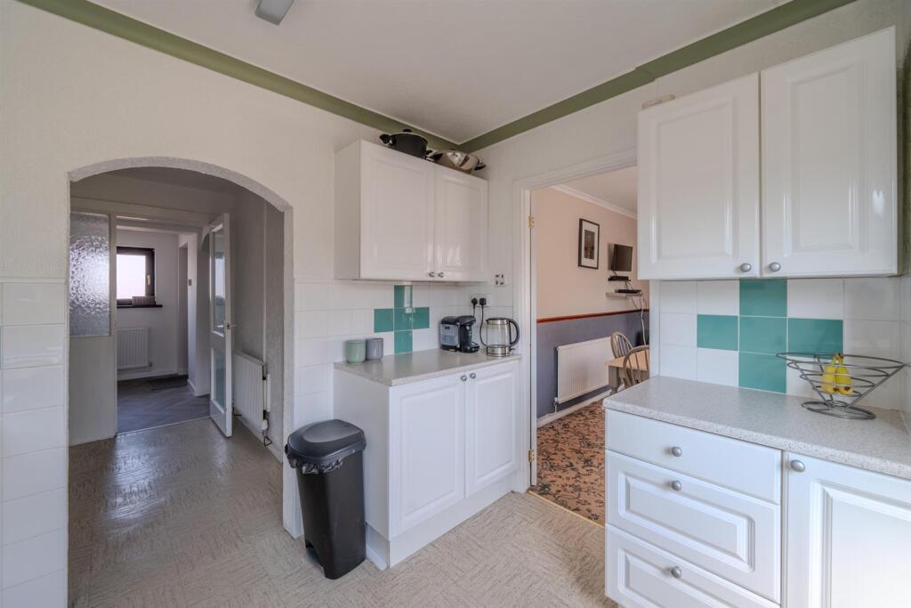 20 Radnor Way-13.jpg