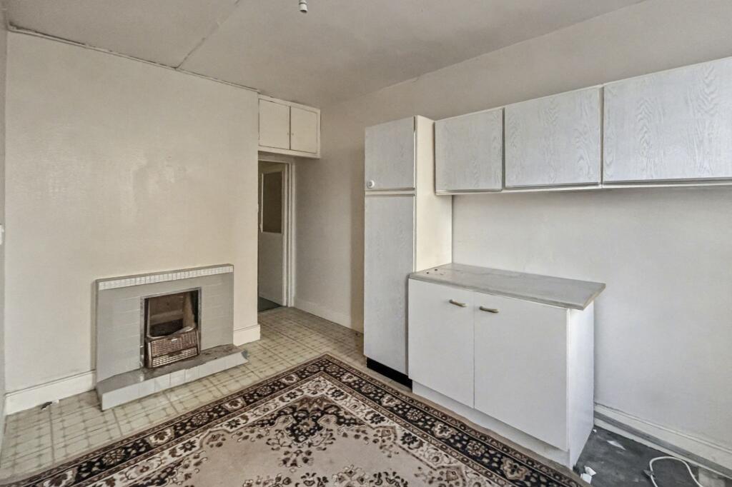 65 Burntwood Lane, London SW17 0AJ